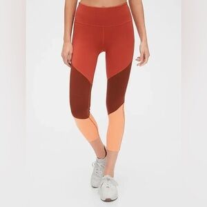 GapFIT Eclipse High Waist Color Block 7/8 Leggings Size Medium